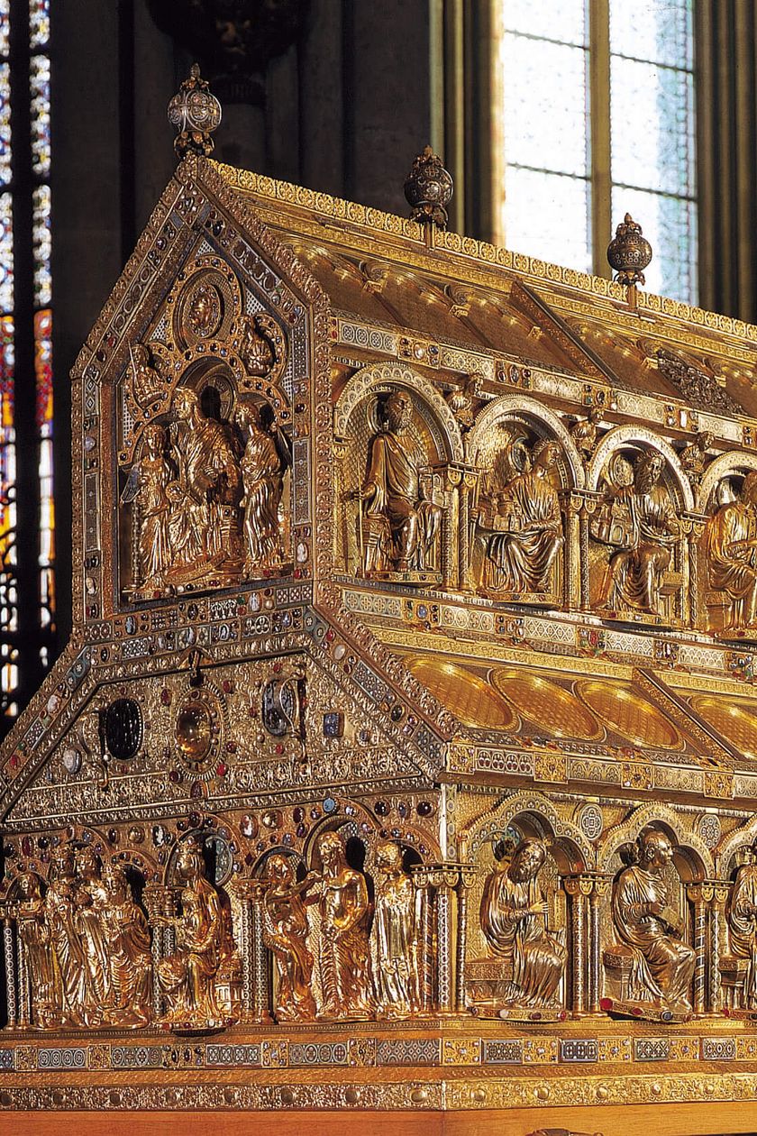 Der golden verzierte Dreikönigenschrein im Kölner Dom.